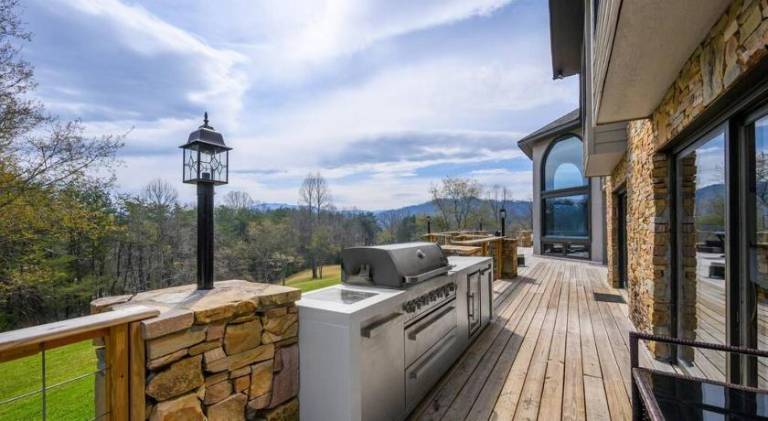 Fully equipped villa with patio, garden & hot tub | Good for workation | Dogs allowed — photo 3