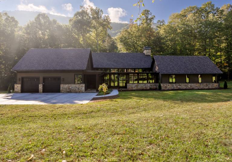 Modern Mountain Creekhouse Stunning Home with Impeccable Architecture Fireplace, and Fire Pit — photo 2