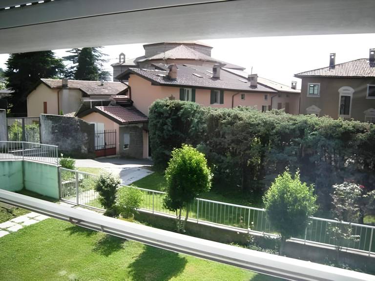 Holiday apartment with patio & yard in Mendrisio