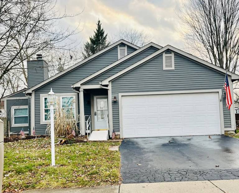 House with garden in Grove City, OH