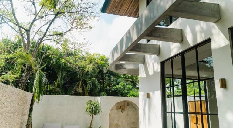Villa with pool — photo 5