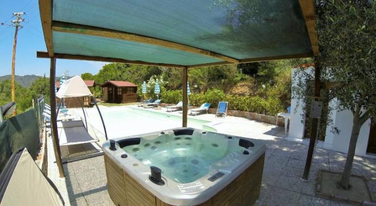 Serviced apartment with pool, sauna & jacuzzi — photo 3