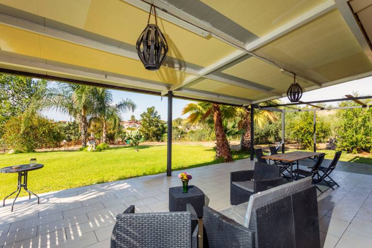 Villa 'Green Garden' with Private Terrace, Wi-Fi and Air Conditioning — photo 3