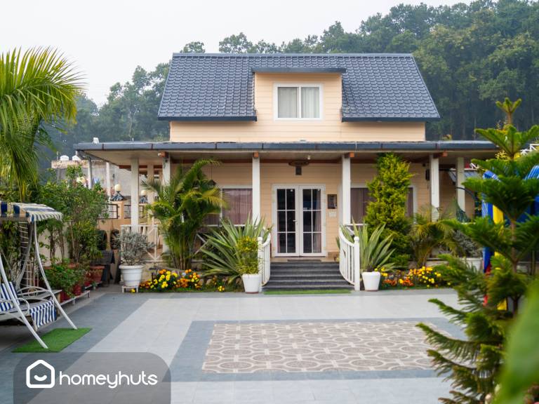 Beautiful house with pool, yard & barbeque | Suitable for remote work | Pets allowed in Dehradun