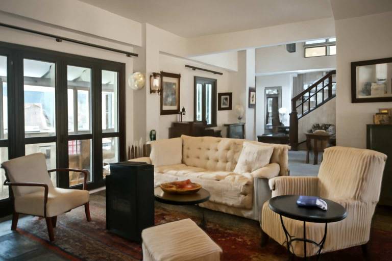 House Mitilini