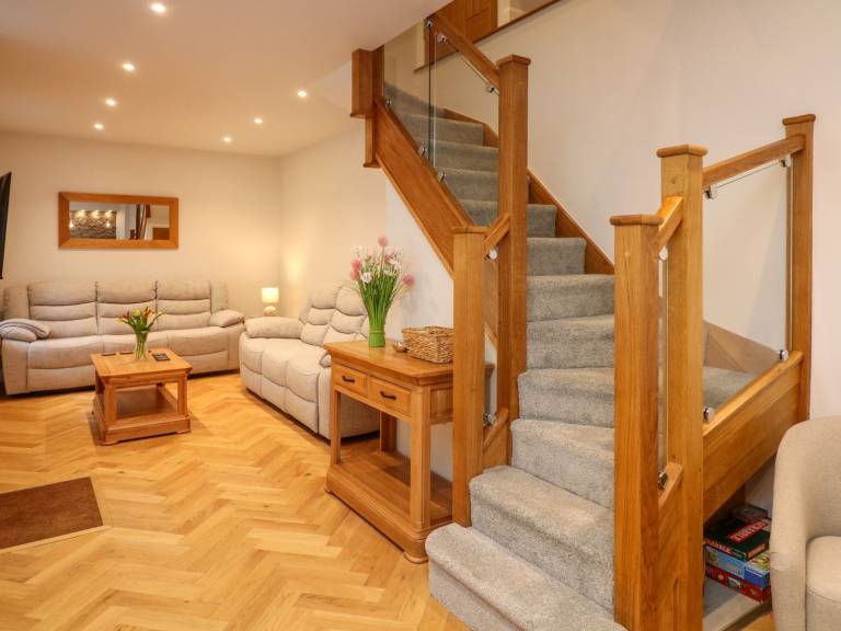 Cottage with garden — photo 3