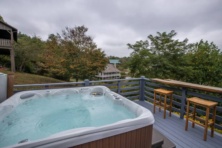 Family-friendly cabin with barbeque & jacuzzi | Mountain view | Pets are welcome — photo 3