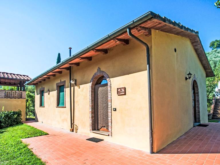 Family-friendly house with yard, pool & BBQ | Dogs allowed — photo 3