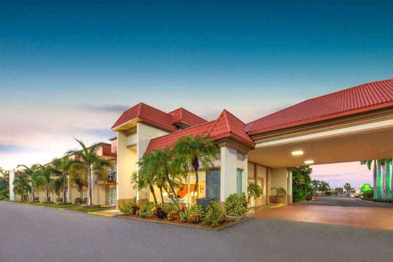 La Quinta Inn by Wyndham Clearwater Central — photo 4