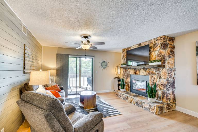 Lake & Pool Access: Lazy Days Condo w/ Balcony! — photo 4