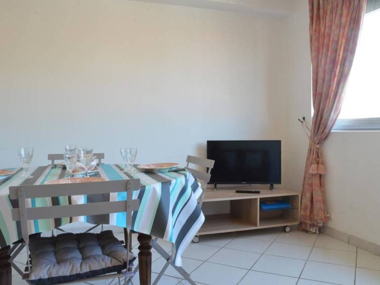 Rental apartment with 2 rooms for 4 persons — photo 3