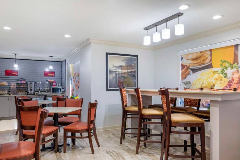 Best Western Plus Lake Lanier Gainesville Hotel & Suites — photo 4