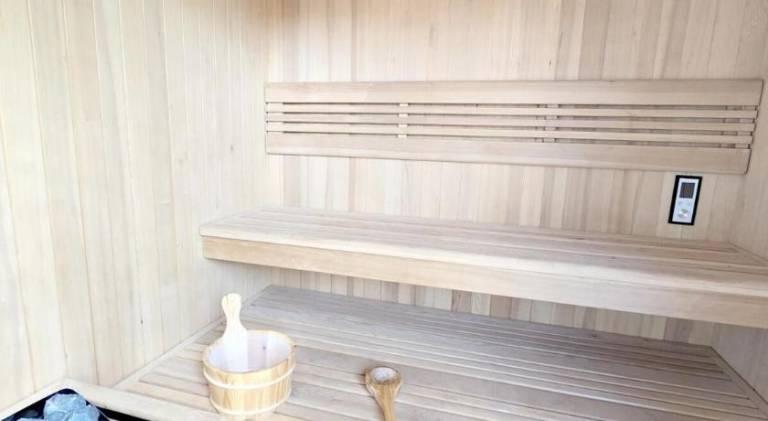 Villa with sauna, patio & jacuzzi | Perfect for remote work — photo 5