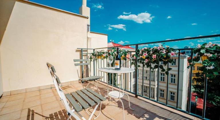 Serviced apartment with patio & garden — photo 5