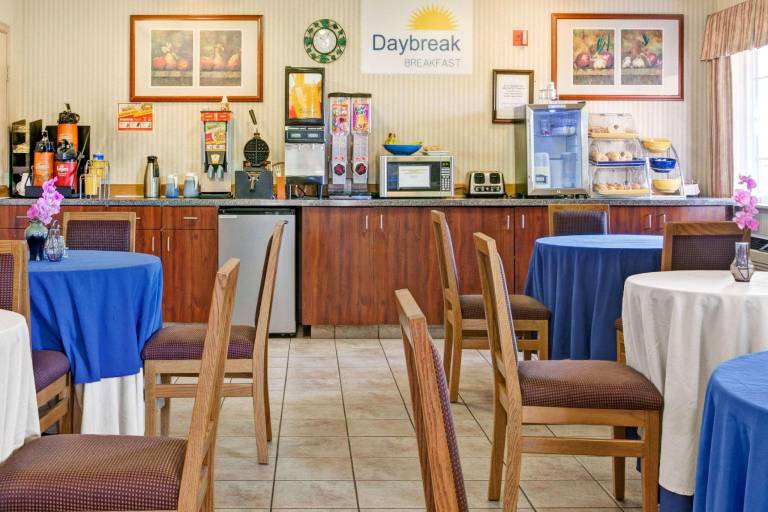 Days Inn by Wyndham Federal Way — photo 4