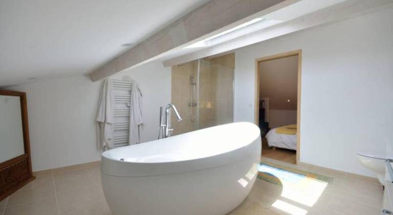 Villa with hot tub & pool — photo 4