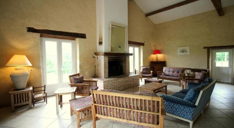 House with pool — photo 3