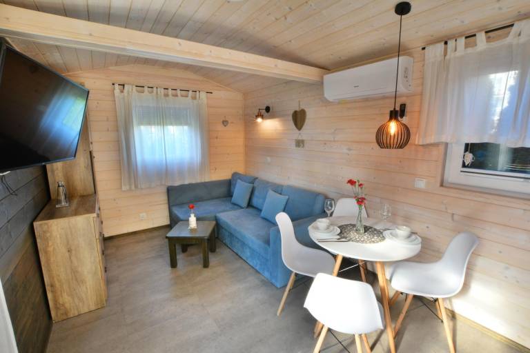 House with barbeque, garden & patio — photo 2
