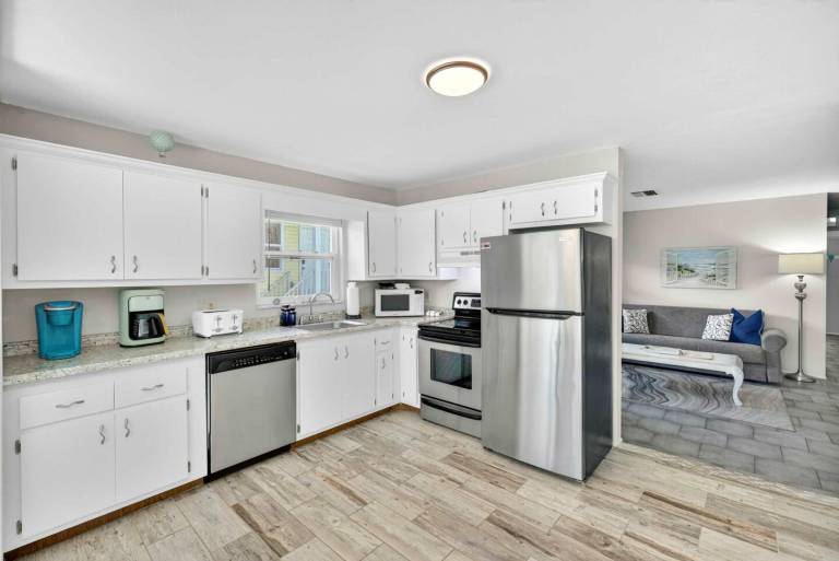 Sand Dollar sleeps 5 Pool 1 Block to Beach — photo 3