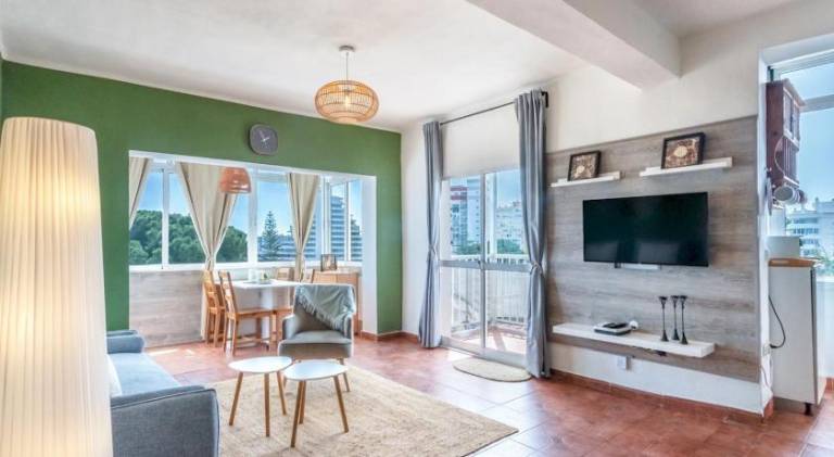 Entire well located 3 Bed Seaview Apartment Pass the Keys — photo 2