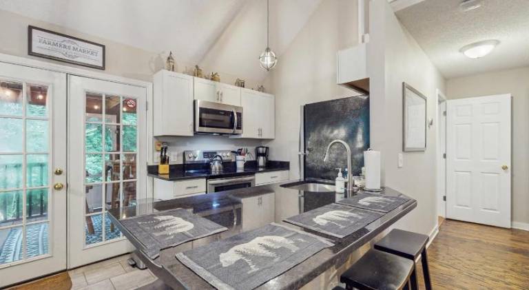 Vacation home with jacuzzi — photo 3