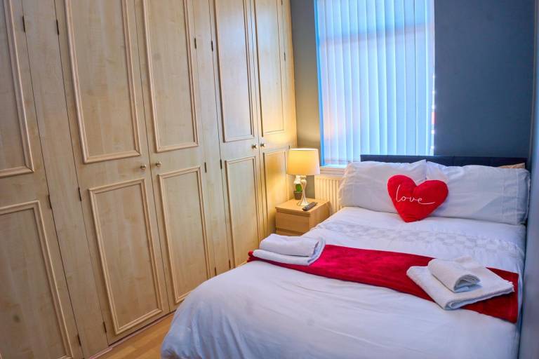 Manchester 2Dbed Tv CloseToLocalSights