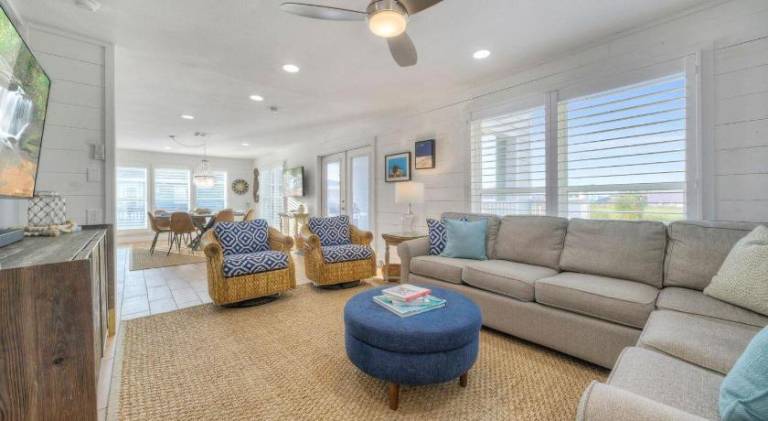 Fully equipped pleasant vacation home with pool & grill | Beach nearby | Pet-friendly — photo 5