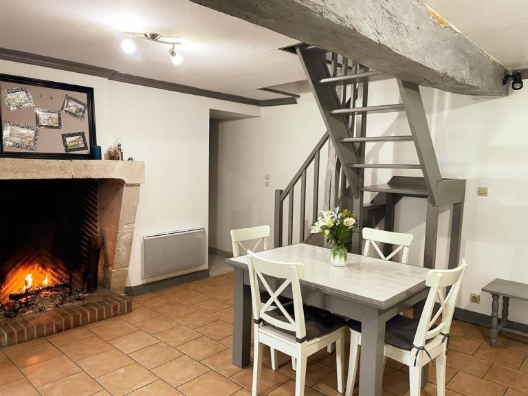 Rustic cottage with fireplace in Saint-Lubin-en-Vergonnois, pets allowed — photo 2
