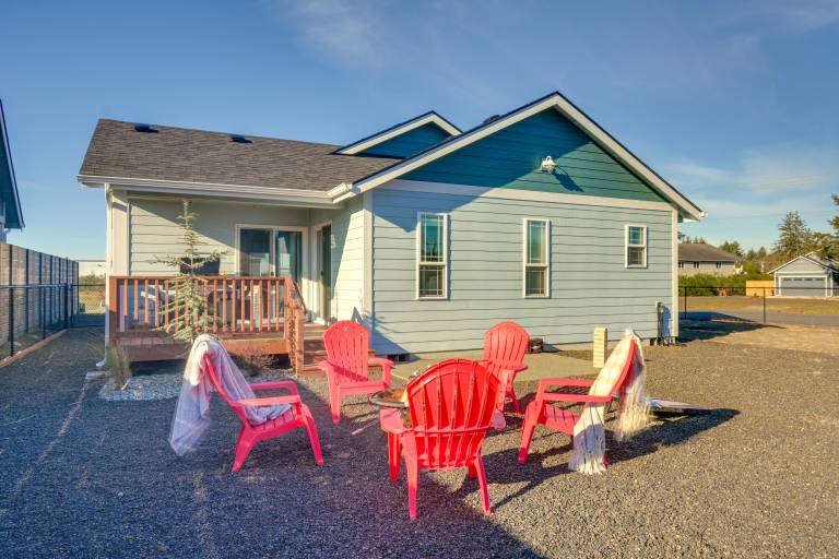 Pet-Friendly Retreat w/ Fenced Yard & Fire Pit — photo 3