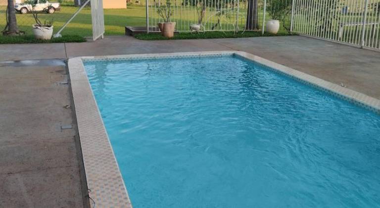 Beautiful dedicated room with pool & garden | Pets allowed — photo 4