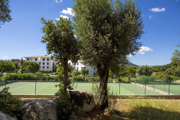 Holiday apartment with patio & pool — photo 4