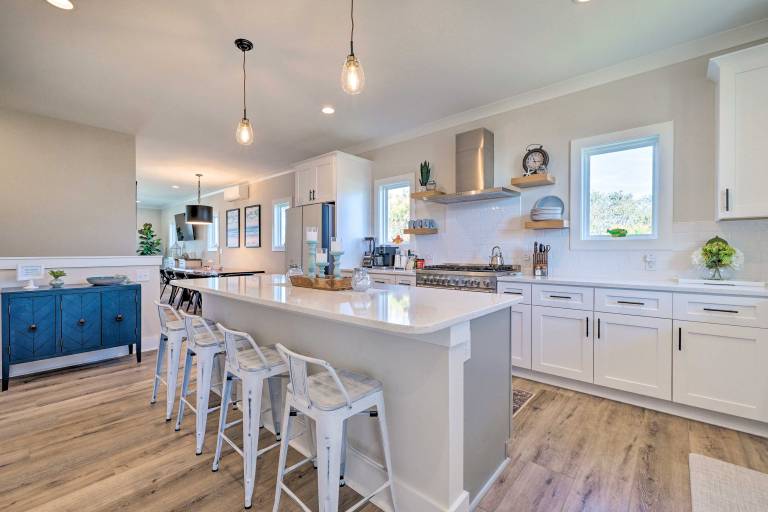 Modern Home w/ Rooftop Deck, Walk to Beach! — photo 4