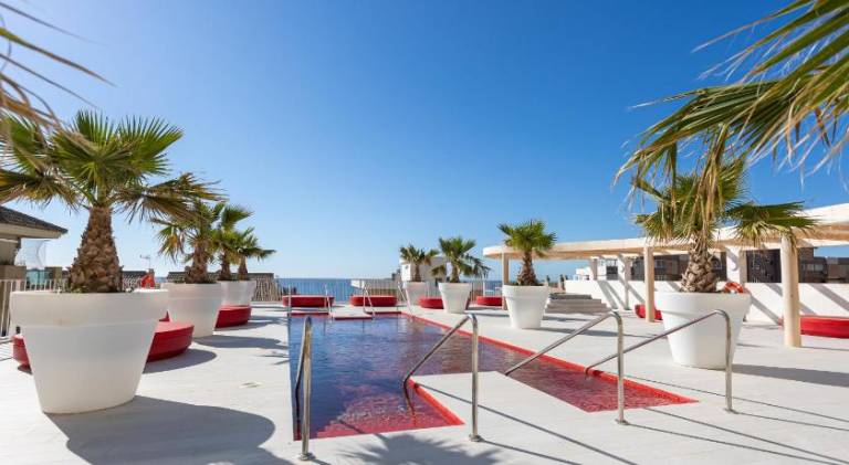 Fully equipped holiday apartment with pool & patio | Next to the beach | Pets are welcome — photo 3