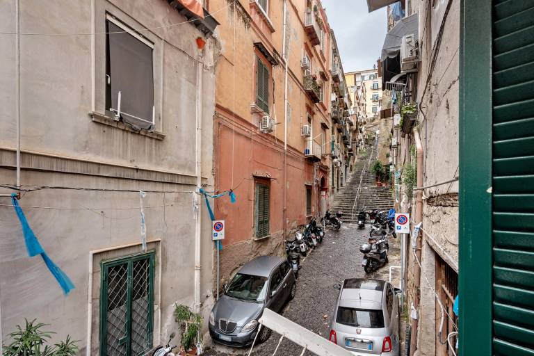 Apartment 'Deliziosa Casetta A Napoli' with Balcony, Wi-Fi and Air Conditioning — photo 4