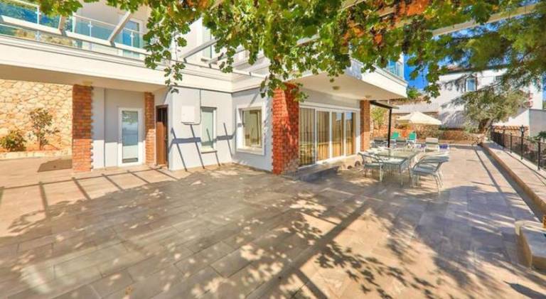 Fully equipped villa with grill, private pool & terrace | Perfect for remote work | Pets allowed — photo 4
