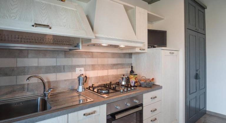 Rental apartment with terrace, yard & barbecue — photo 4