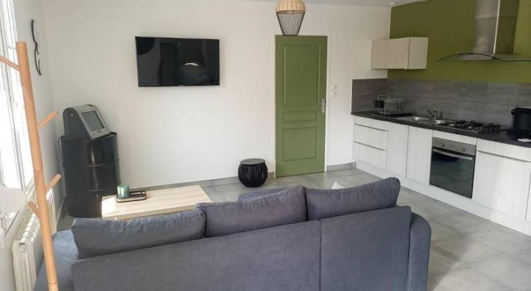 Vacation home with 1 room for 5 persons in Montreuil