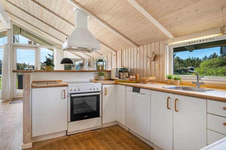 Fully equipped house with sauna, patio & jacuzzi | Pets are welcome — photo 4