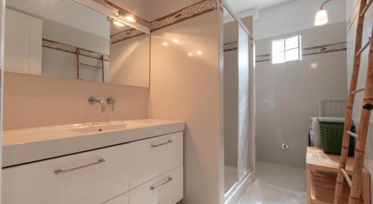 Charming serviced apartment with terrace & yard | Beach nearby | Pets are welcome — photo 2