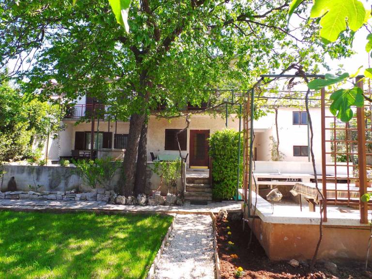 Apartment with BBQ & garden — photo 5