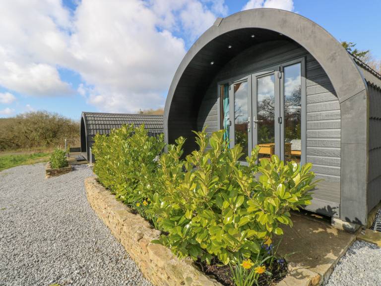 Cottage with jacuzzi & yard in Carmarthen