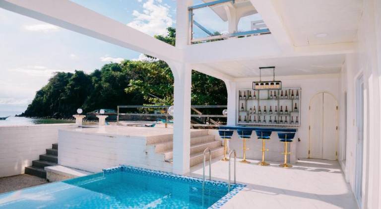 Pleasant vacation home with pool & hot tub | Pet-friendly in El Nido
