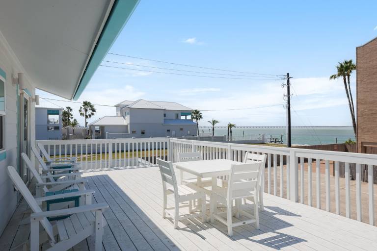 Family-friendly lovely vacation home with private pool, patio & garden | Close to the beach | Pet-friendly — photo 2