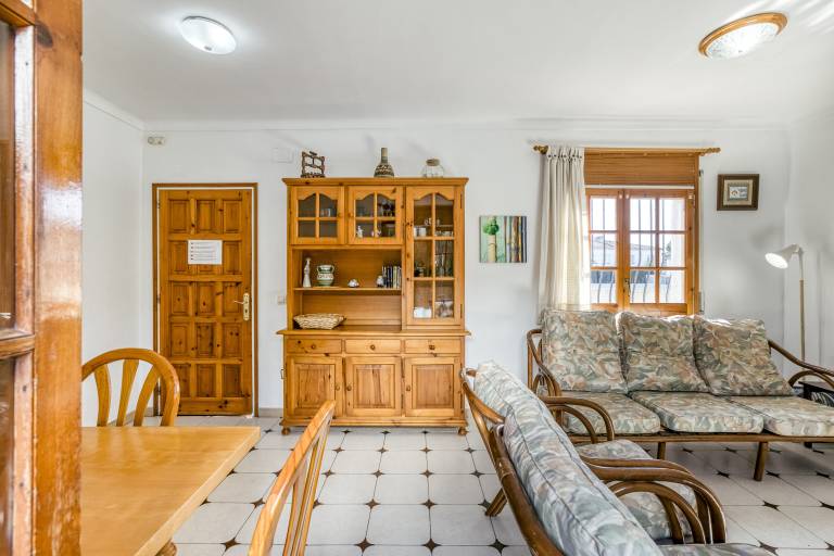 Vacation home with BBQ, terrace & garden | Garden view — photo 4