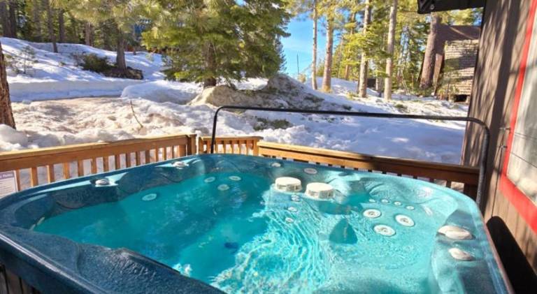 Chamberland retreat-Hot Tub, Pool Table, Movie & Ski in South Lake Tahoe, CA