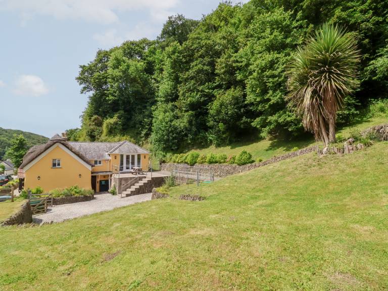 Cottage with garden | Beach view — photo 2
