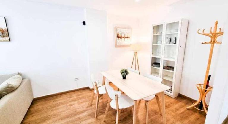 Holiday apartment | Near Cathedral-Basilica of Our Lady of the Pillar | Good for workation — photo 4