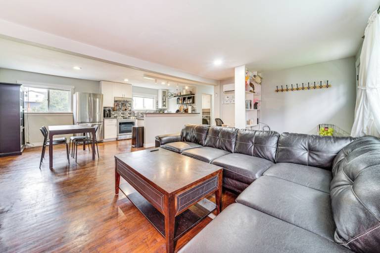 Cottage  SeaTac