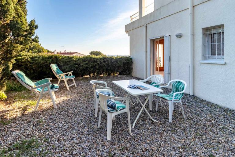 Holiday apartment with terrace & garden | Beach view — photo 2