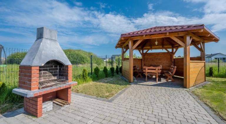 Lodge with grill, jacuzzi & garden | Pets allowed — photo 4